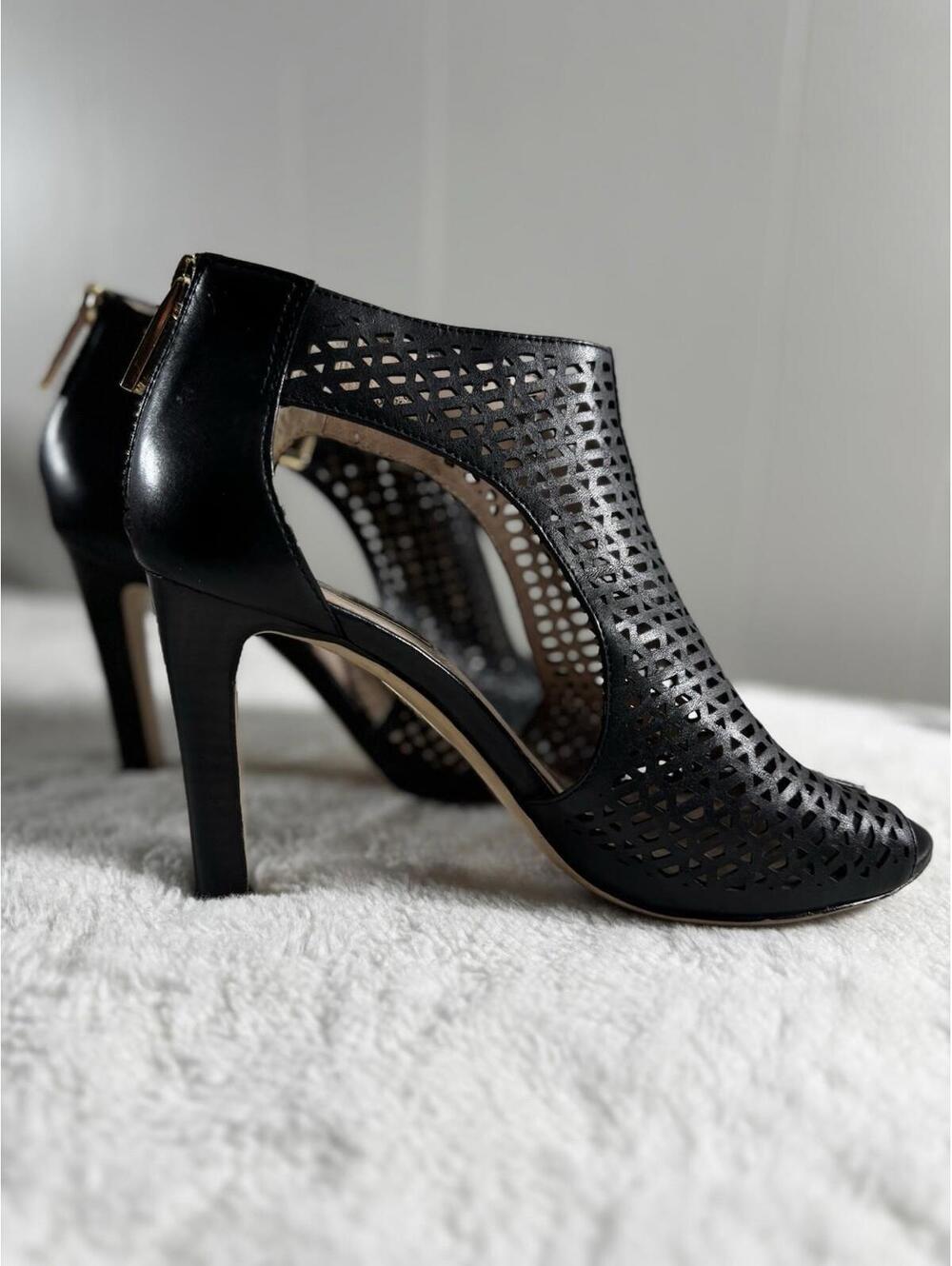 Louise Et Cie Womens Black Leather Adjustable Buckle Peep-Toe Heels Size 7.5B